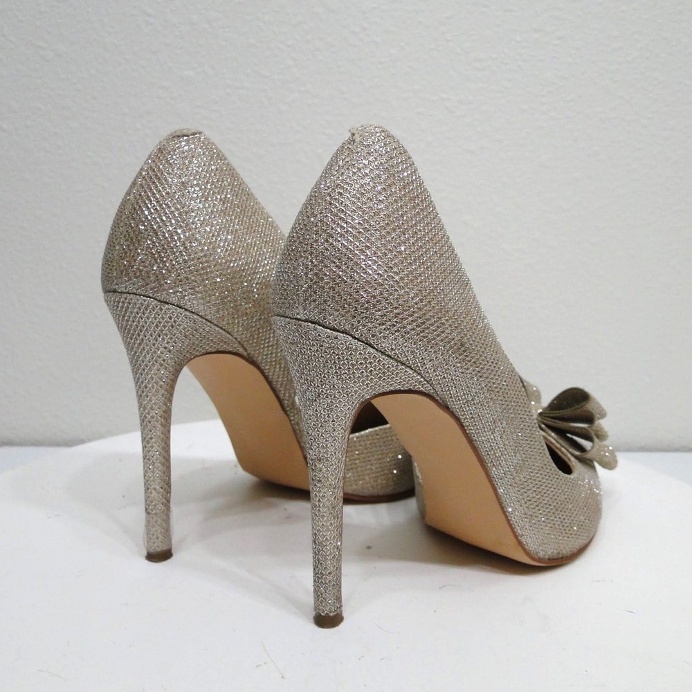 Betsey Johnson Parisss Champagne Gold Glitter Bow Pointed Toe Pumps 8.5 - Picture 5 of 12
